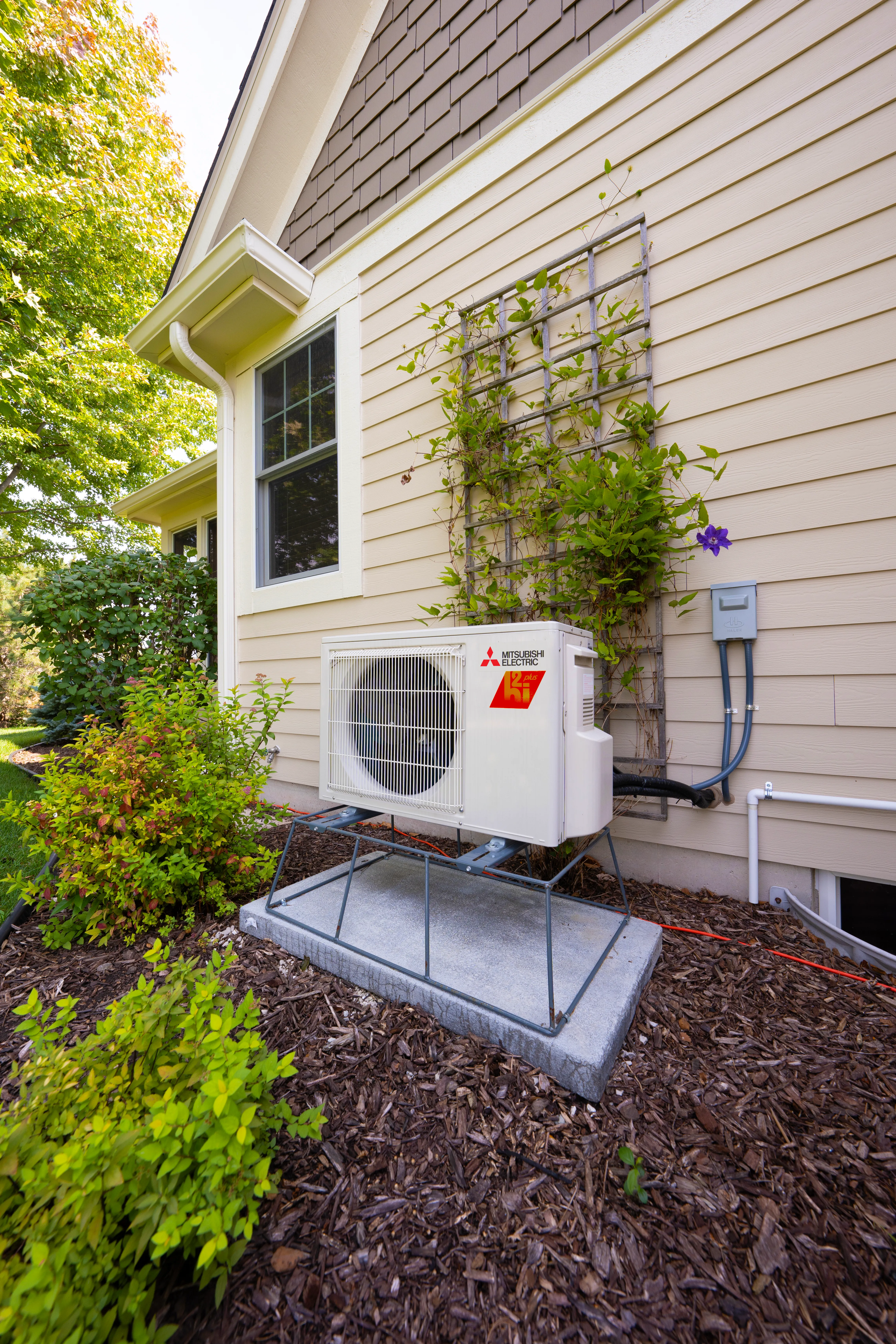 Floor-mounted Single-zone Hyper-heat Heat Pump - MUFZ-KJ